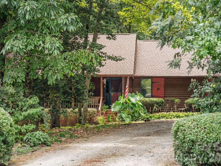 160 Palomino Trail, Mount Holly, NC 28120.  MLS# CAR4422505, YatesRealty ID 49841. 