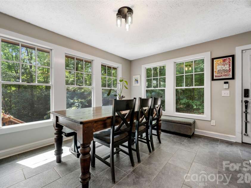 160 Palomino Trail, Mount Holly, NC 28120.  MLS# CAR4422505, YatesRealty ID 49841. Dining area