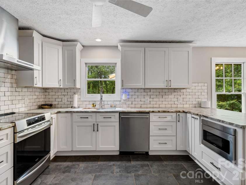 160 Palomino Trail, Mount Holly, NC 28120.  MLS# CAR4422505, YatesRealty ID 49841. Updated kitchen