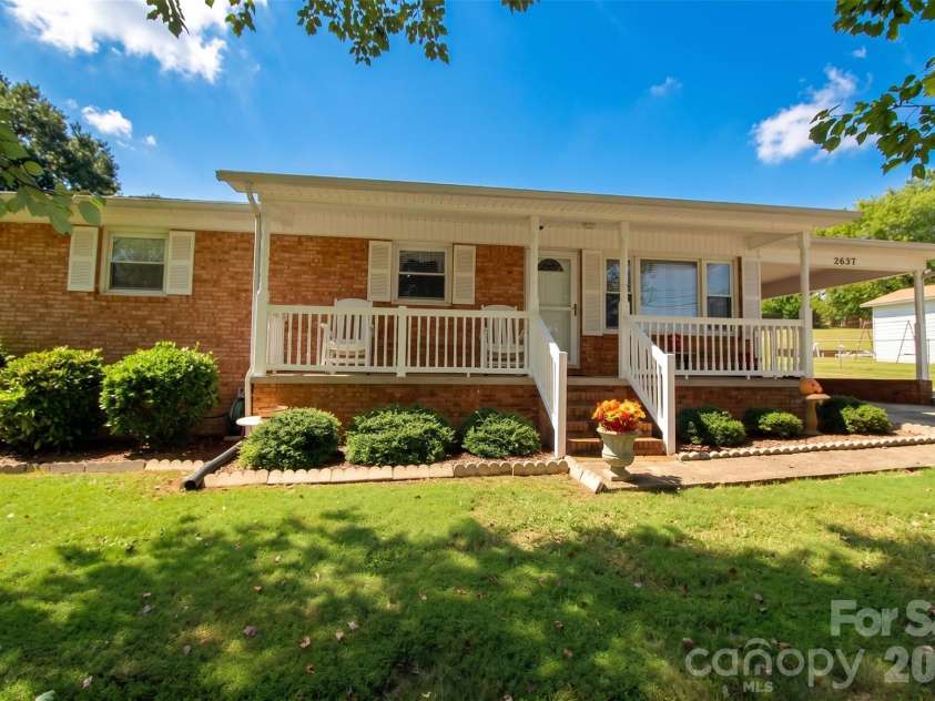 2637 Paula Drive, Gastonia, NC 28054.  MLS# CAR4412379, YatesRealty ID 49842. 