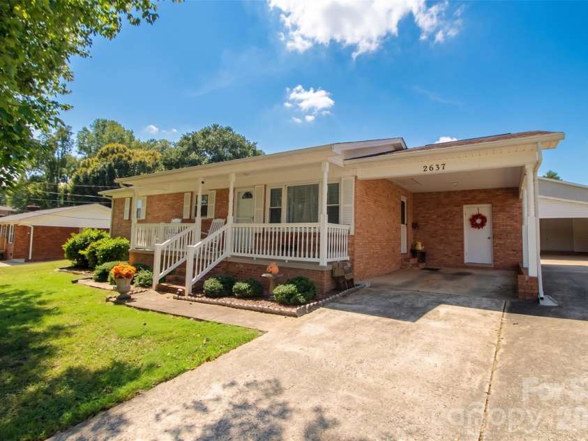2637 Paula Drive, Gastonia, NC 28054.  MLS# CAR4412379, YatesRealty ID 49842. 
