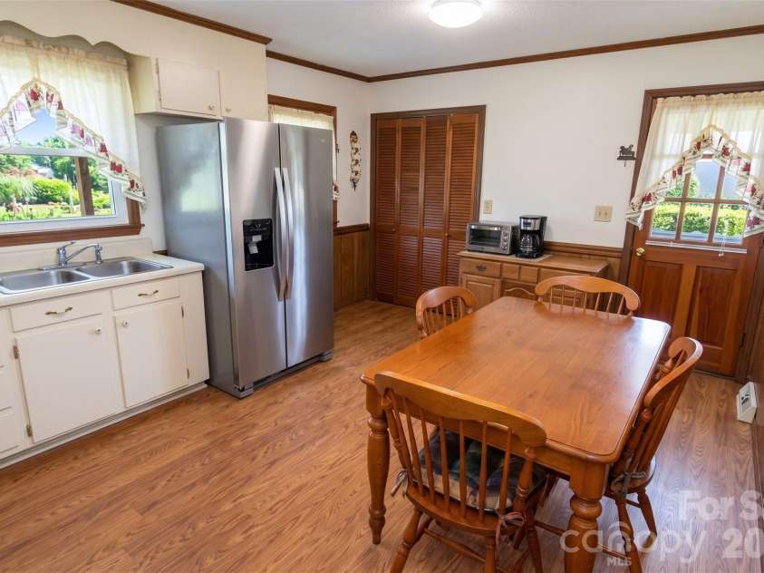 2637 Paula Drive, Gastonia, NC 28054.  MLS# CAR4412379, YatesRealty ID 49842. 
