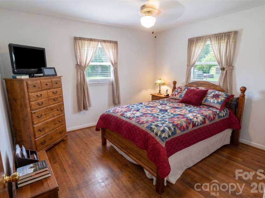 2637 Paula Drive, Gastonia, NC 28054.  MLS# CAR4412379, YatesRealty ID 49842. 