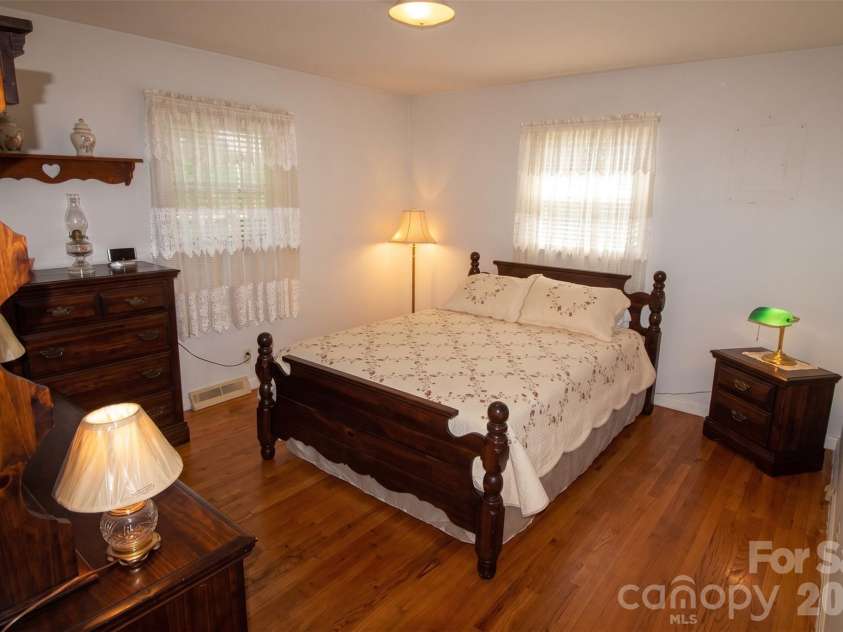 2637 Paula Drive, Gastonia, NC 28054.  MLS# CAR4412379, YatesRealty ID 49842. 