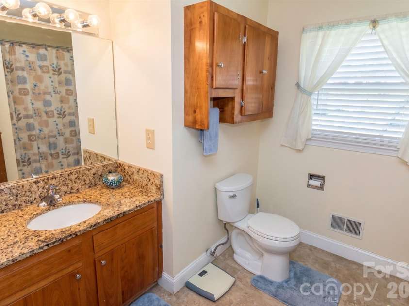2637 Paula Drive, Gastonia, NC 28054.  MLS# CAR4412379, YatesRealty ID 49842. 