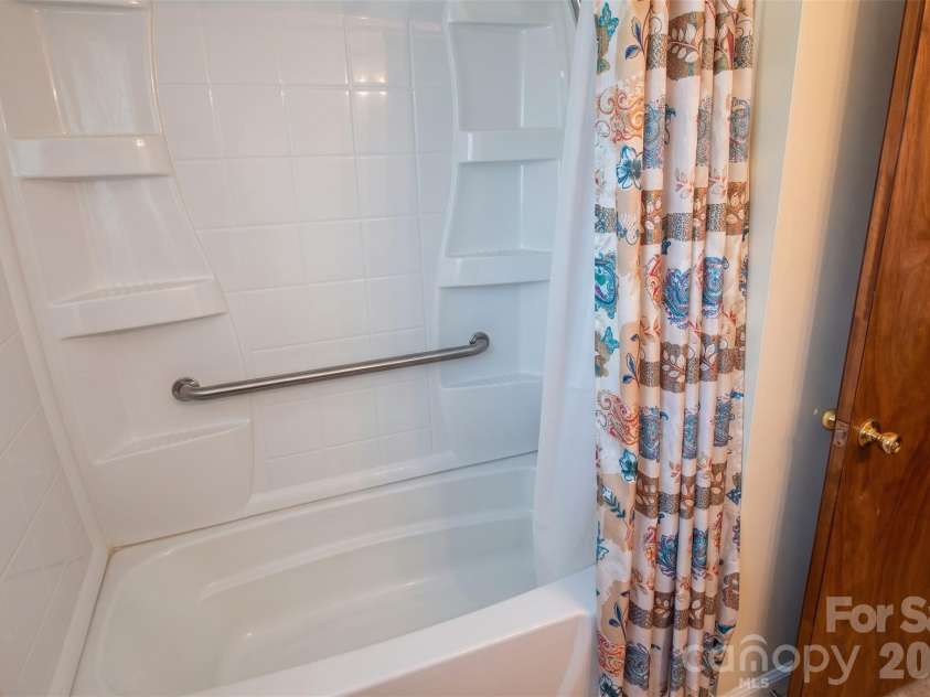 2637 Paula Drive, Gastonia, NC 28054.  MLS# CAR4412379, YatesRealty ID 49842. 