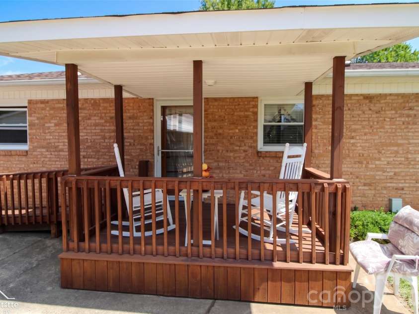 2637 Paula Drive, Gastonia, NC 28054.  MLS# CAR4412379, YatesRealty ID 49842. 