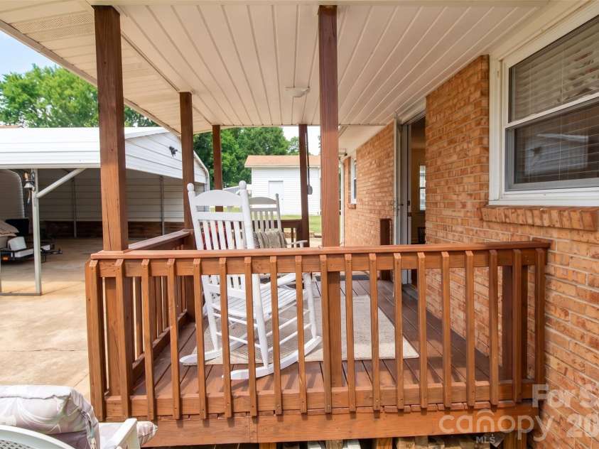 2637 Paula Drive, Gastonia, NC 28054.  MLS# CAR4412379, YatesRealty ID 49842. 