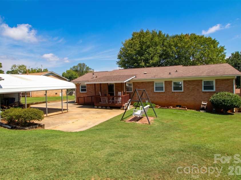 2637 Paula Drive, Gastonia, NC 28054.  MLS# CAR4412379, YatesRealty ID 49842. 