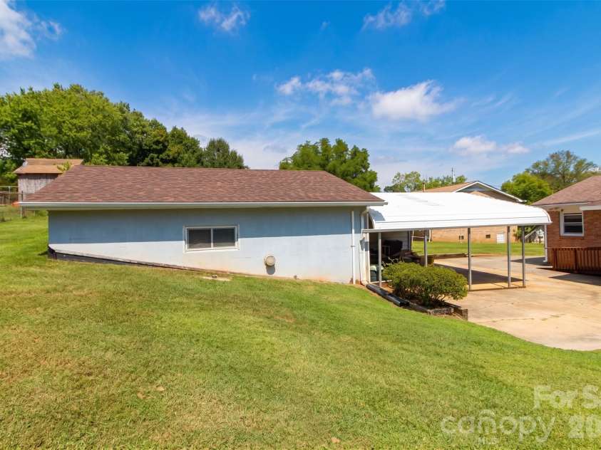 2637 Paula Drive, Gastonia, NC 28054.  MLS# CAR4412379, YatesRealty ID 49842. 