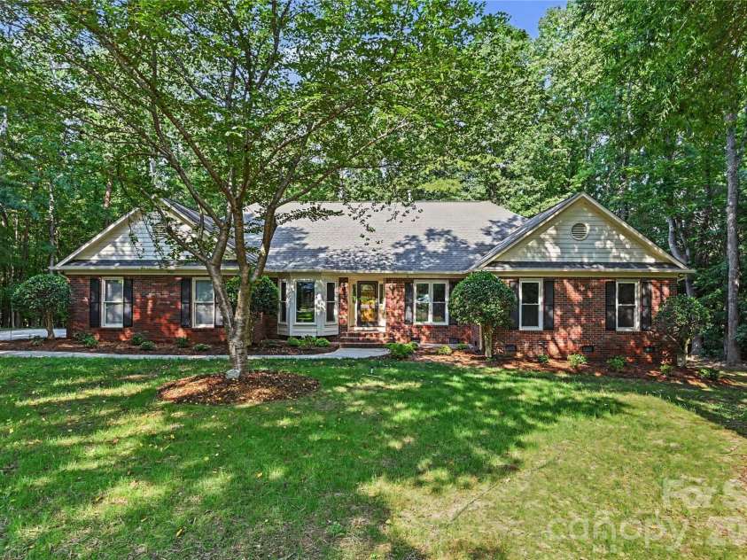 14905 Wyndham Oaks Drive, Charlotte, NC 28277.  MLS# CAR4420828, YatesRealty ID 49845. 