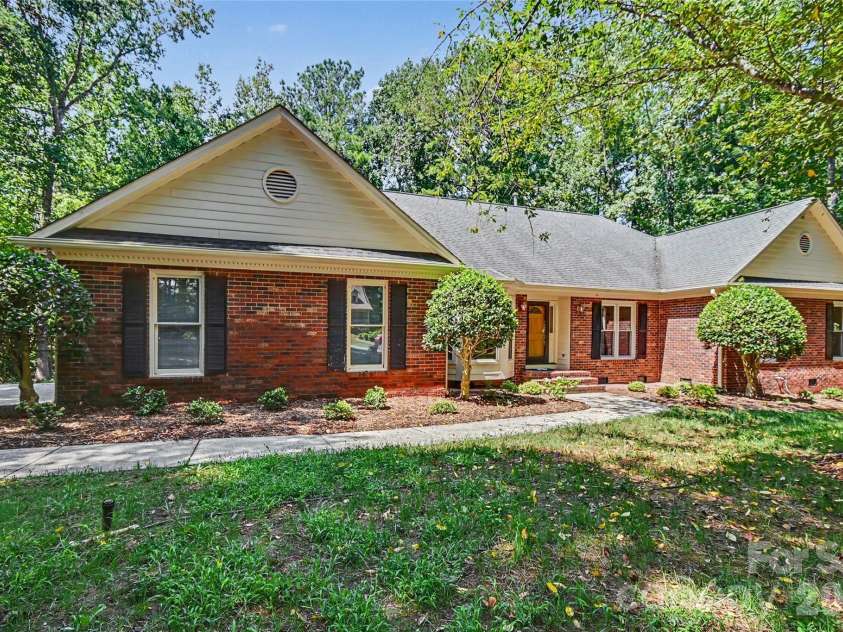 14905 Wyndham Oaks Drive, Charlotte, NC 28277.  MLS# CAR4420828, YatesRealty ID 49845. 