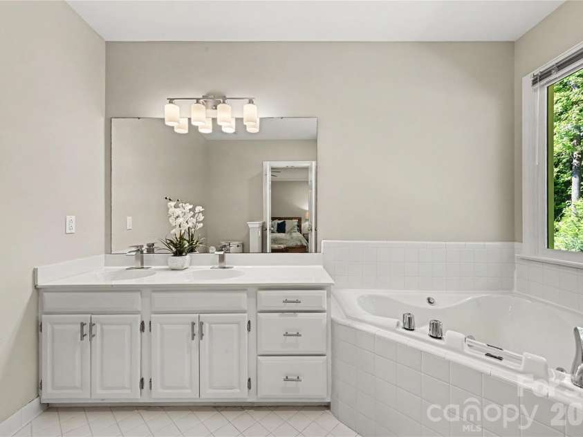 14905 Wyndham Oaks Drive, Charlotte, NC 28277.  MLS# CAR4420828, YatesRealty ID 49845. 