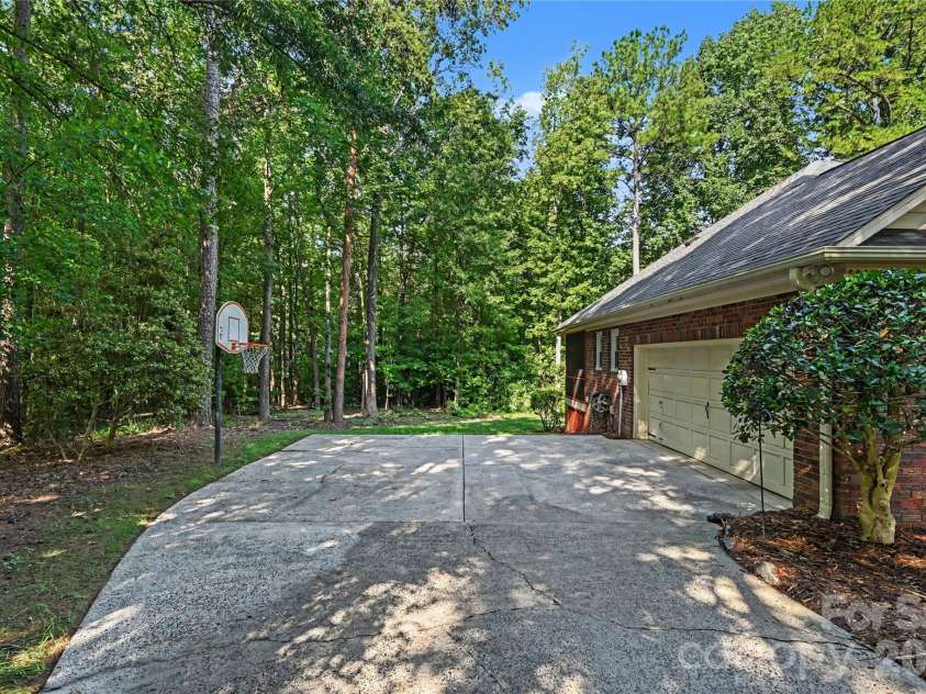 14905 Wyndham Oaks Drive, Charlotte, NC 28277.  MLS# CAR4420828, YatesRealty ID 49845. 
