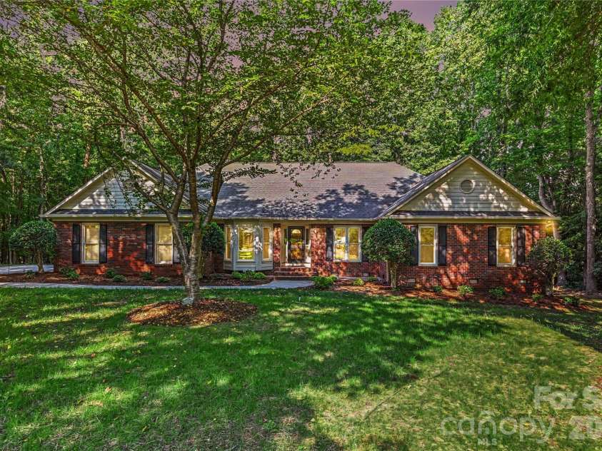 14905 Wyndham Oaks Drive, Charlotte, NC 28277.  MLS# CAR4420828, YatesRealty ID 49845. 