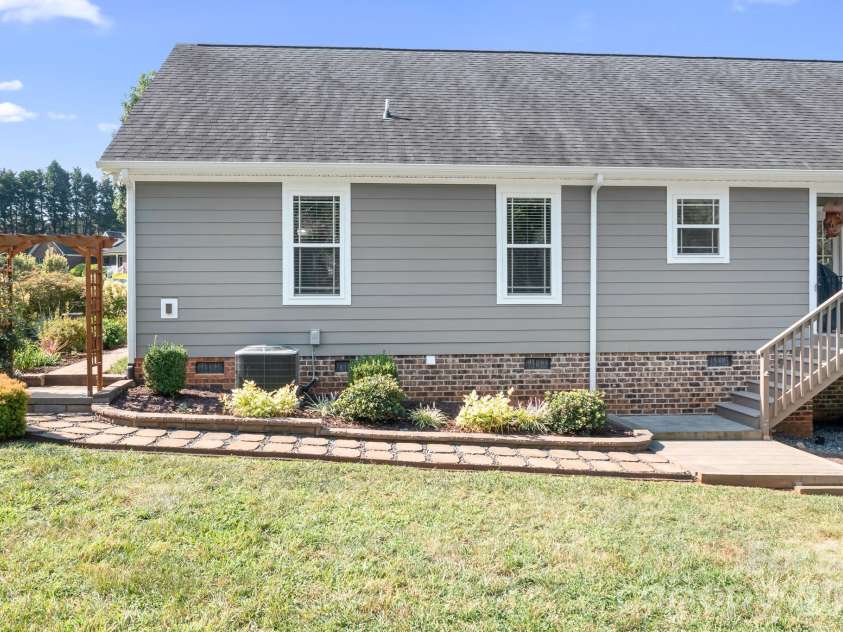 1928 Cordia Circle, Newton, NC 28658.  MLS# CAR4422534, YatesRealty ID 49846. 