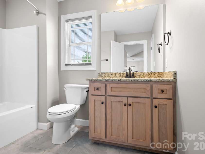 1928 Cordia Circle, Newton, NC 28658.  MLS# CAR4422534, YatesRealty ID 49846. Full bathroom
