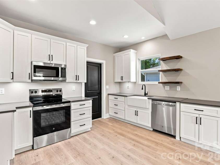 156 Edwards Avenue, Swannanoa, NC 28778.  MLS# CAR4422334, YatesRealty ID 49847. Open Concept kitchen with optional kitchen island