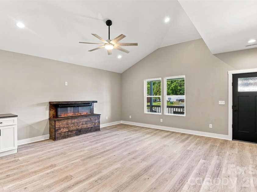 156 Edwards Avenue, Swannanoa, NC 28778.  MLS# CAR4422334, YatesRealty ID 49847. Open concept living area