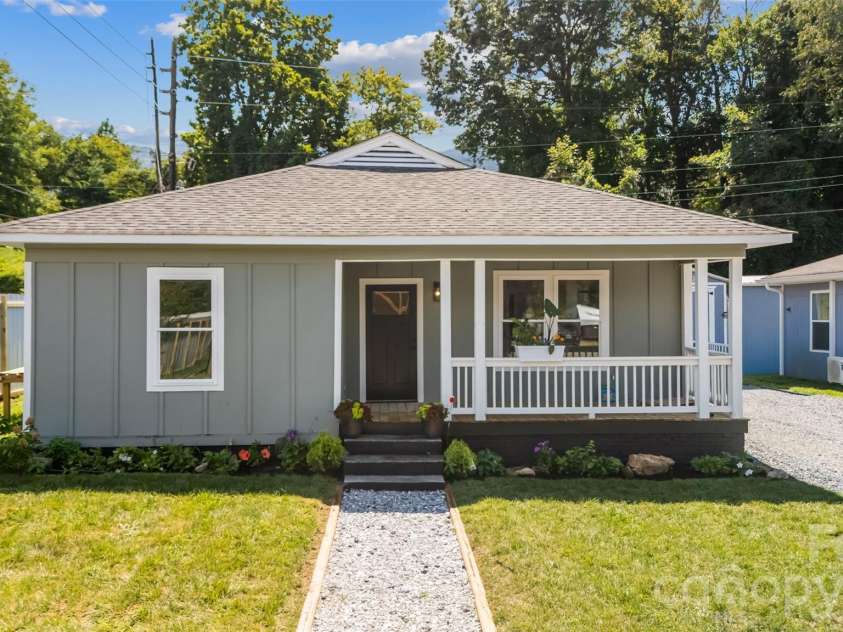 156 Edwards Avenue, Swannanoa, NC 28778.  MLS# CAR4422334, YatesRealty ID 49847. Welcome home!