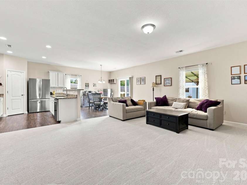8219 Paw Valley Lane, Charlotte, NC 28214.  MLS# CAR4421685, YatesRealty ID 49848. 