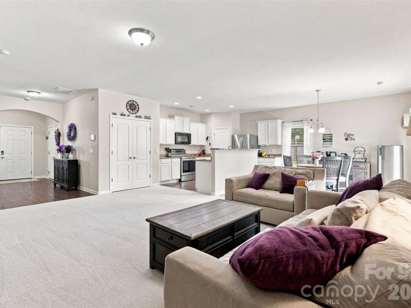 8219 Paw Valley Lane, Charlotte, NC 28214.  MLS# CAR4421685, YatesRealty ID 49848. 