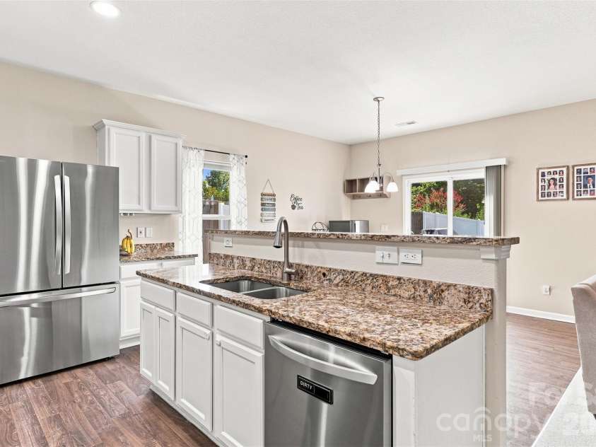 8219 Paw Valley Lane, Charlotte, NC 28214.  MLS# CAR4421685, YatesRealty ID 49848. 