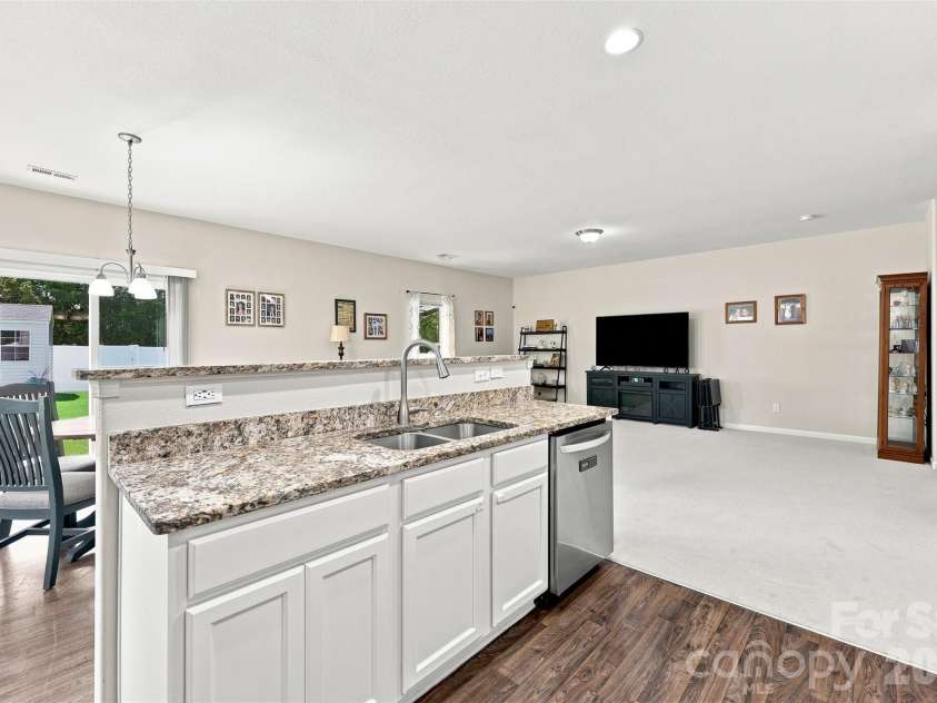 8219 Paw Valley Lane, Charlotte, NC 28214.  MLS# CAR4421685, YatesRealty ID 49848. 