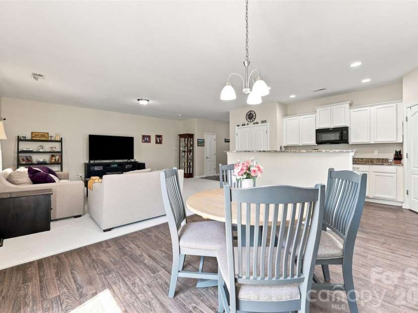 8219 Paw Valley Lane, Charlotte, NC 28214.  MLS# CAR4421685, YatesRealty ID 49848. 