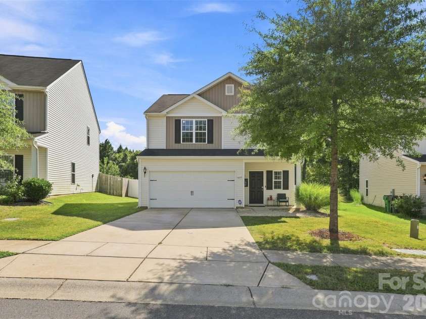8219 Paw Valley Lane, Charlotte, NC 28214.  MLS# CAR4421685, YatesRealty ID 49848. 