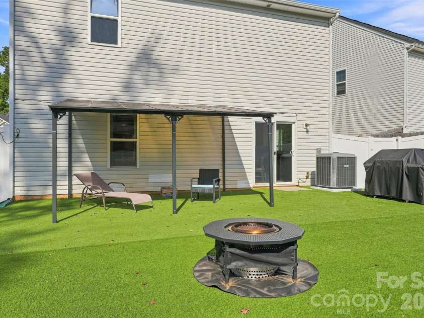 8219 Paw Valley Lane, Charlotte, NC 28214.  MLS# CAR4421685, YatesRealty ID 49848. 