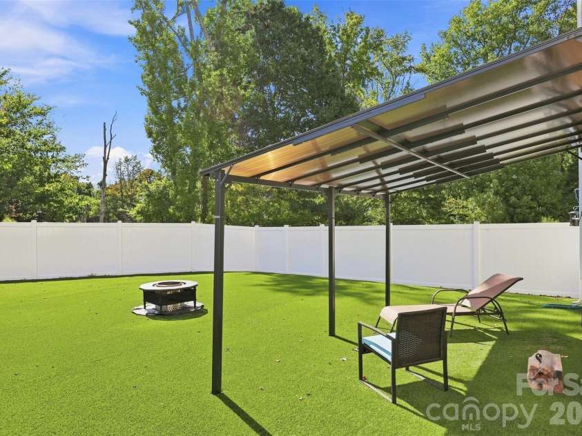8219 Paw Valley Lane, Charlotte, NC 28214.  MLS# CAR4421685, YatesRealty ID 49848. 