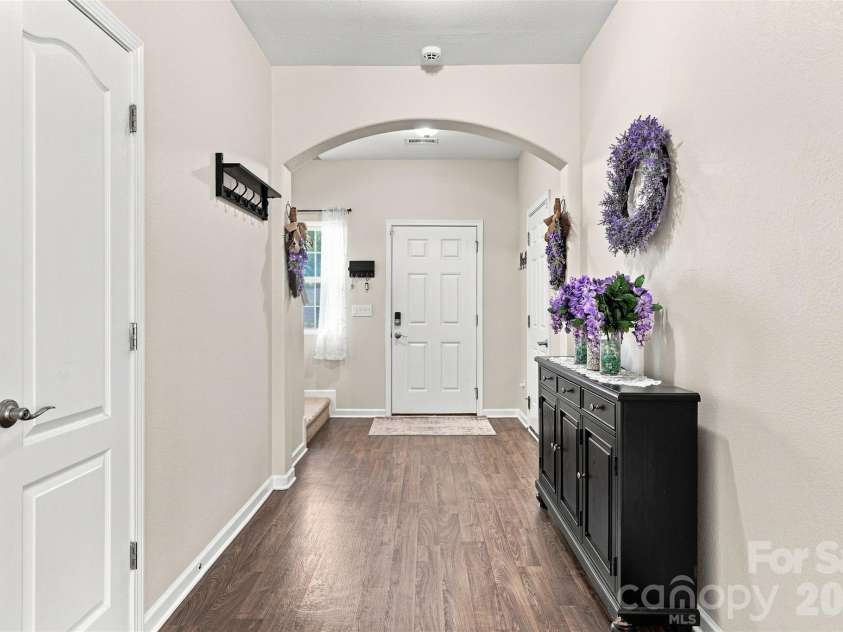 8219 Paw Valley Lane, Charlotte, NC 28214.  MLS# CAR4421685, YatesRealty ID 49848. Foyer