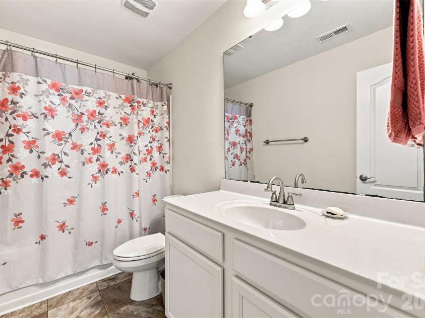 8219 Paw Valley Lane, Charlotte, NC 28214.  MLS# CAR4421685, YatesRealty ID 49848. Guest bath upstairs