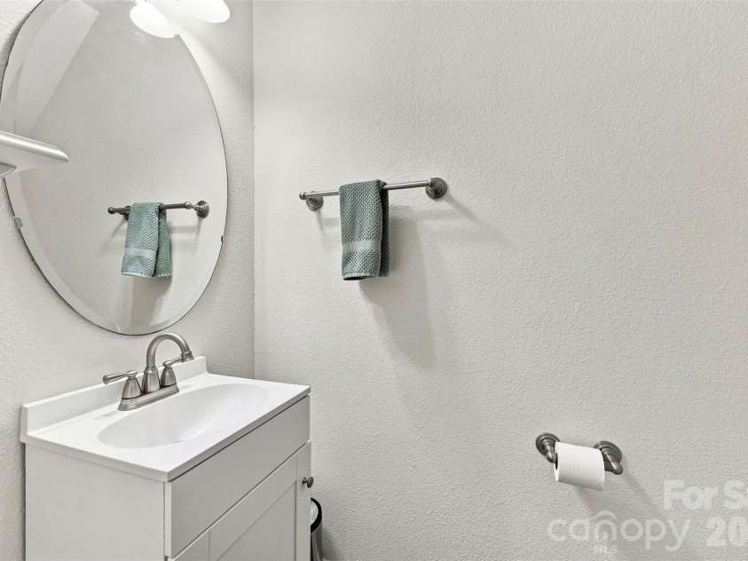 8219 Paw Valley Lane, Charlotte, NC 28214.  MLS# CAR4421685, YatesRealty ID 49848. Half bath on main level