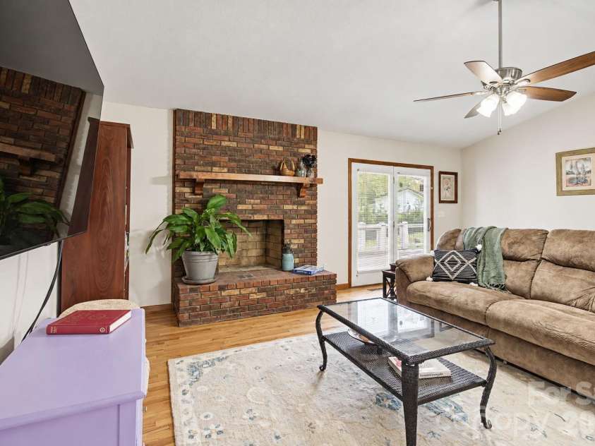 230 Blythewood Drive, Hendersonville, NC 28792.  MLS# CAR4422676, YatesRealty ID 49849. 