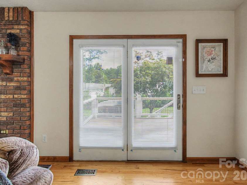 230 Blythewood Drive, Hendersonville, NC 28792.  MLS# CAR4422676, YatesRealty ID 49849. 