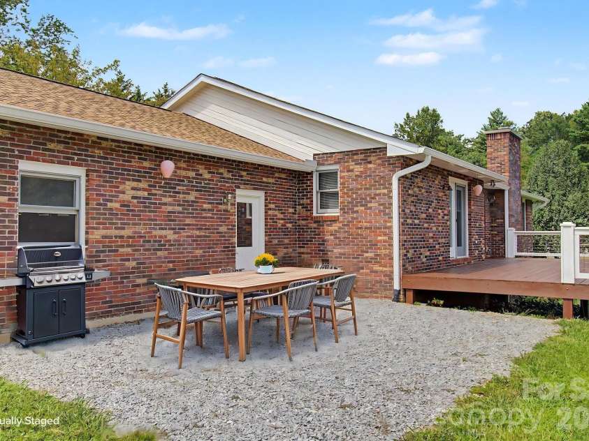 230 Blythewood Drive, Hendersonville, NC 28792.  MLS# CAR4422676, YatesRealty ID 49849. 