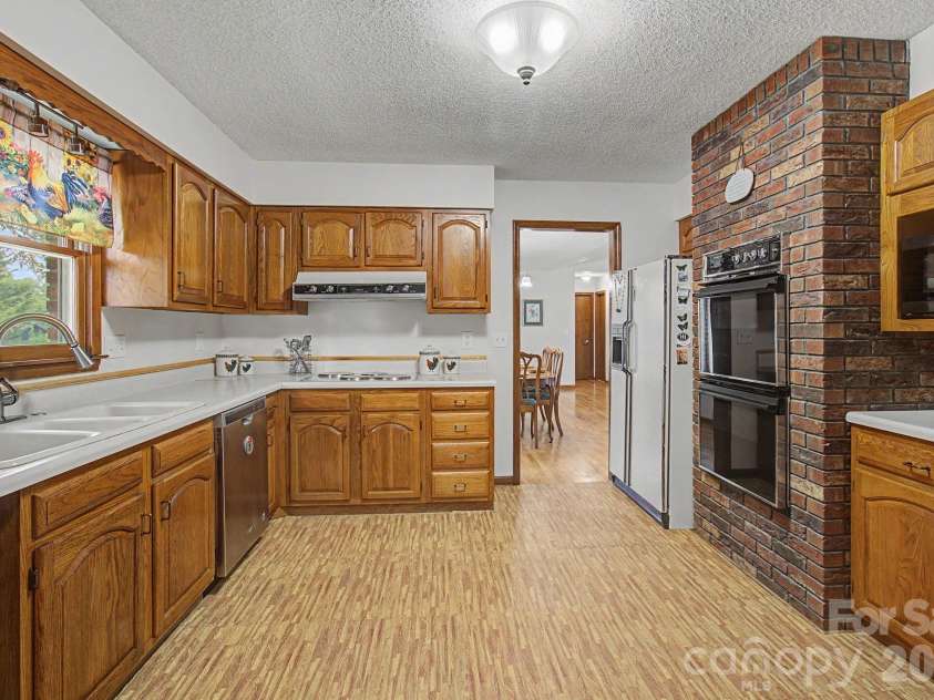 230 Blythewood Drive, Hendersonville, NC 28792.  MLS# CAR4422676, YatesRealty ID 49849. 
