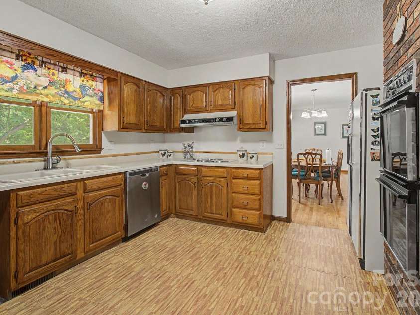 230 Blythewood Drive, Hendersonville, NC 28792.  MLS# CAR4422676, YatesRealty ID 49849. 