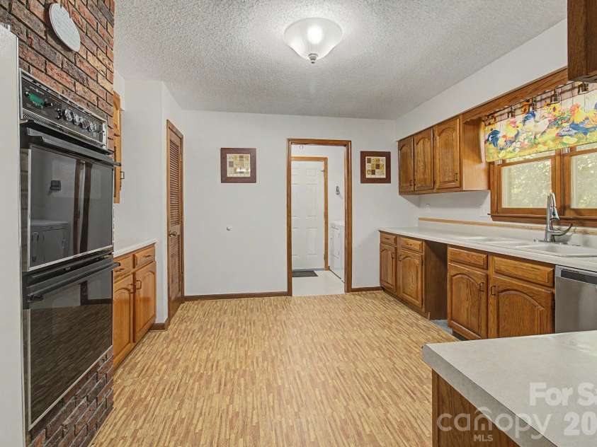 230 Blythewood Drive, Hendersonville, NC 28792.  MLS# CAR4422676, YatesRealty ID 49849. 