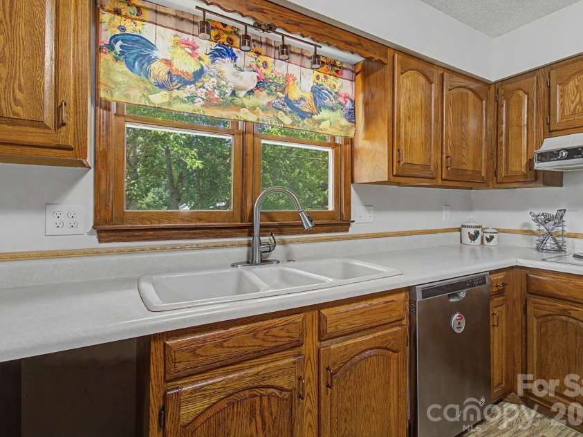 230 Blythewood Drive, Hendersonville, NC 28792.  MLS# CAR4422676, YatesRealty ID 49849. 