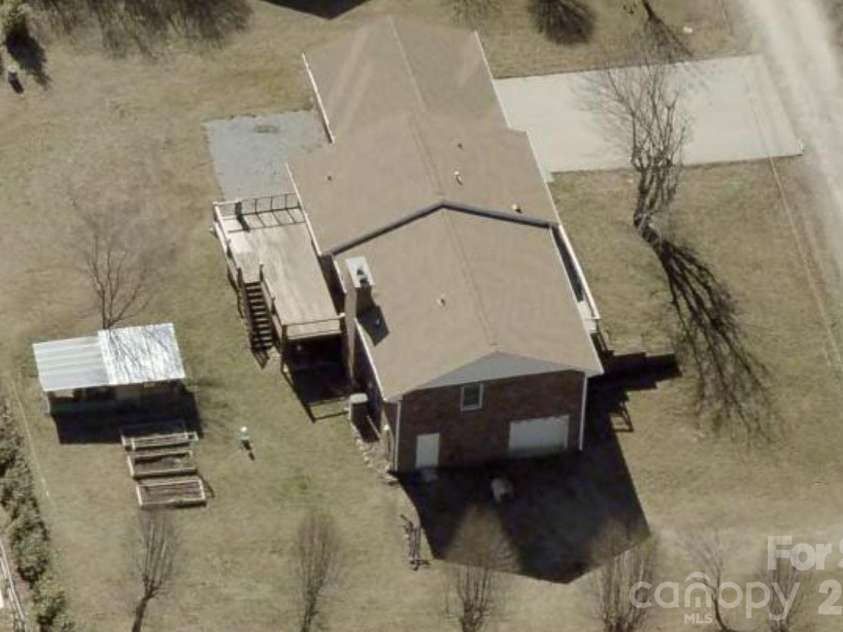 230 Blythewood Drive, Hendersonville, NC 28792.  MLS# CAR4422676, YatesRealty ID 49849. 
