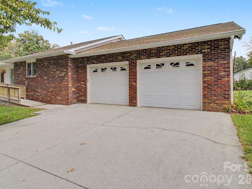 230 Blythewood Drive, Hendersonville, NC 28792.  MLS# CAR4422676, YatesRealty ID 49849. Double Garage Main Level Entry