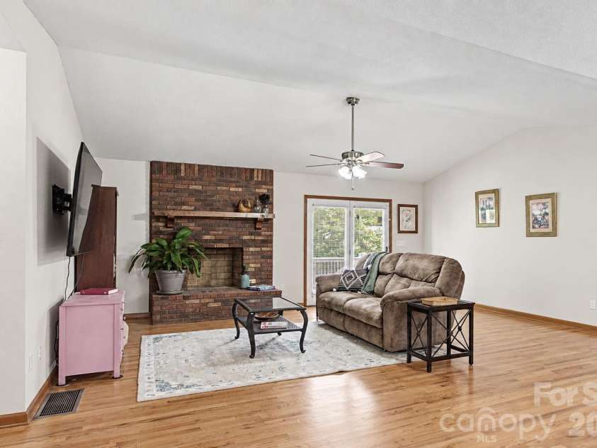 230 Blythewood Drive, Hendersonville, NC 28792.  MLS# CAR4422676, YatesRealty ID 49849. Open and Spacious Floorplan