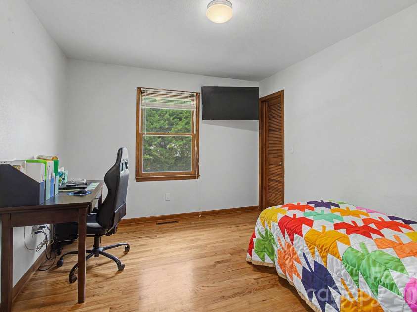 230 Blythewood Drive, Hendersonville, NC 28792.  MLS# CAR4422676, YatesRealty ID 49849. Third Bedroom