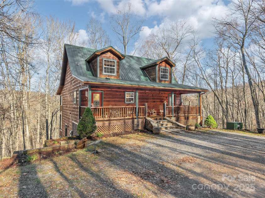 396 Sharons Bluff, Franklin, NC 28734.  MLS# CAR4201709, YatesRealty ID 4985. 