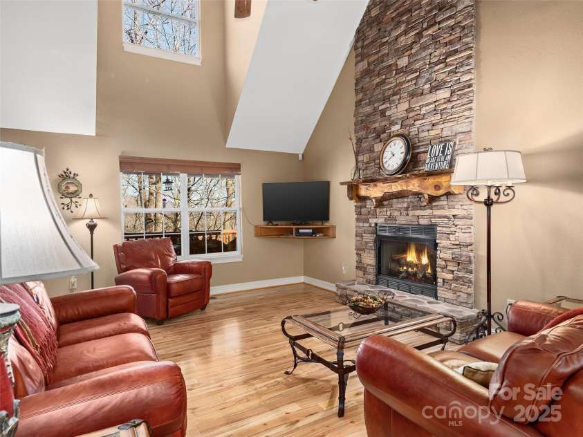 396 Sharons Bluff, Franklin, NC 28734.  MLS# CAR4201709, YatesRealty ID 4985. 