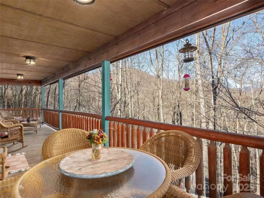 396 Sharons Bluff, Franklin, NC 28734.  MLS# CAR4201709, YatesRealty ID 4985. 