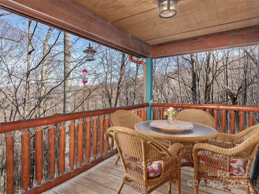 396 Sharons Bluff, Franklin, NC 28734.  MLS# CAR4201709, YatesRealty ID 4985. 